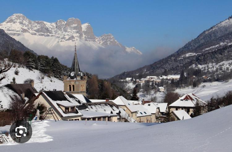 Petit Studio Mansarde 18 M2 Avec Navette Gratuit Aux Pistes De Ski جريس أون فيركور المظهر الخارجي الصورة