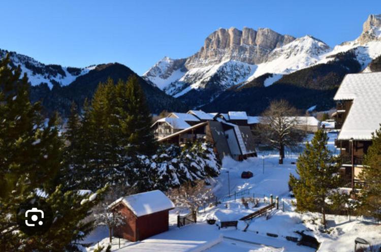 Petit Studio Mansarde 18 M2 Avec Navette Gratuit Aux Pistes De Ski جريس أون فيركور المظهر الخارجي الصورة
